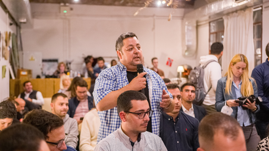 ΟΝΝΕΔ: Η νέα καμπάνια της με τίτλο «Άσε τη δουλειά σου να μιλήσει» - Πρώτη ανοιχτή συζήτηση με νέους υγειονομικούς