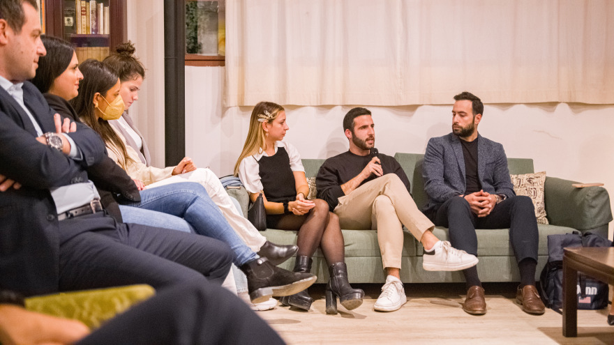 ΟΝΝΕΔ: Η νέα καμπάνια της με τίτλο «Άσε τη δουλειά σου να μιλήσει» - Πρώτη ανοιχτή συζήτηση με νέους υγειονομικούς