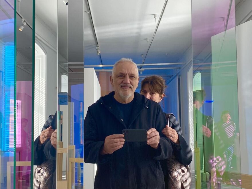 Νίκος Πορτοκάλογλου: Ποζάρει με τη σύζυγό του σε μία σπάνια φωτογραφία