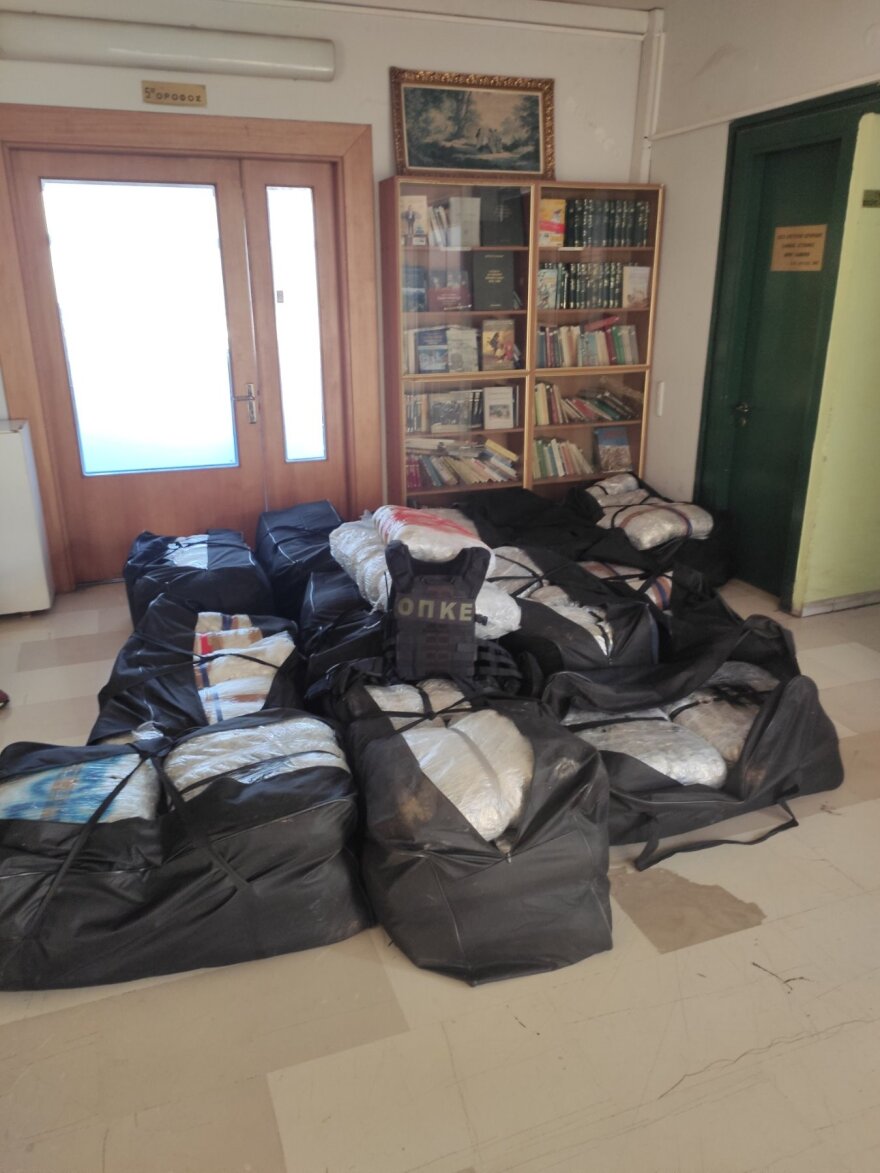 Ιωάννινα: Με κλεμμένο βαν μετέφεραν 375 κιλά κάνναβης