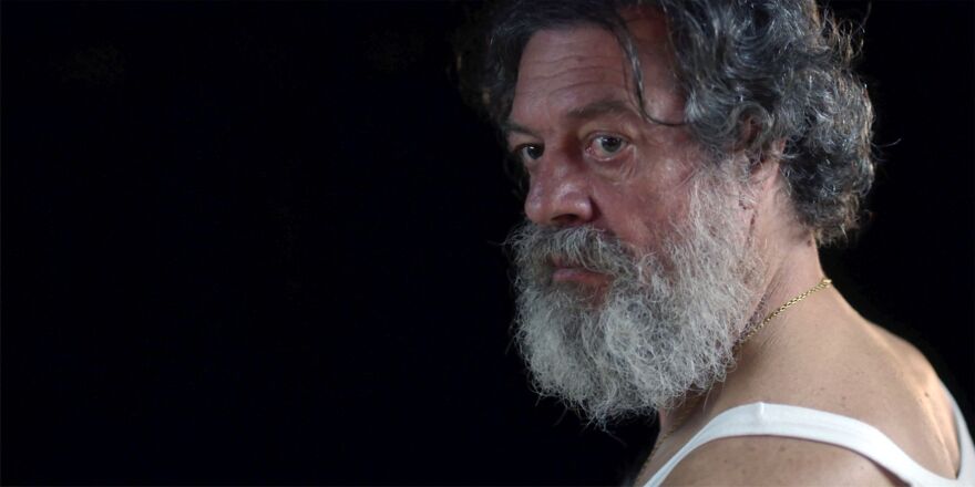 Maestro: Ο Ορέστης προσπαθεί να αποφύγει την Κλέλια, όμως τα αισθήματά του δεν τον αφήνουν 