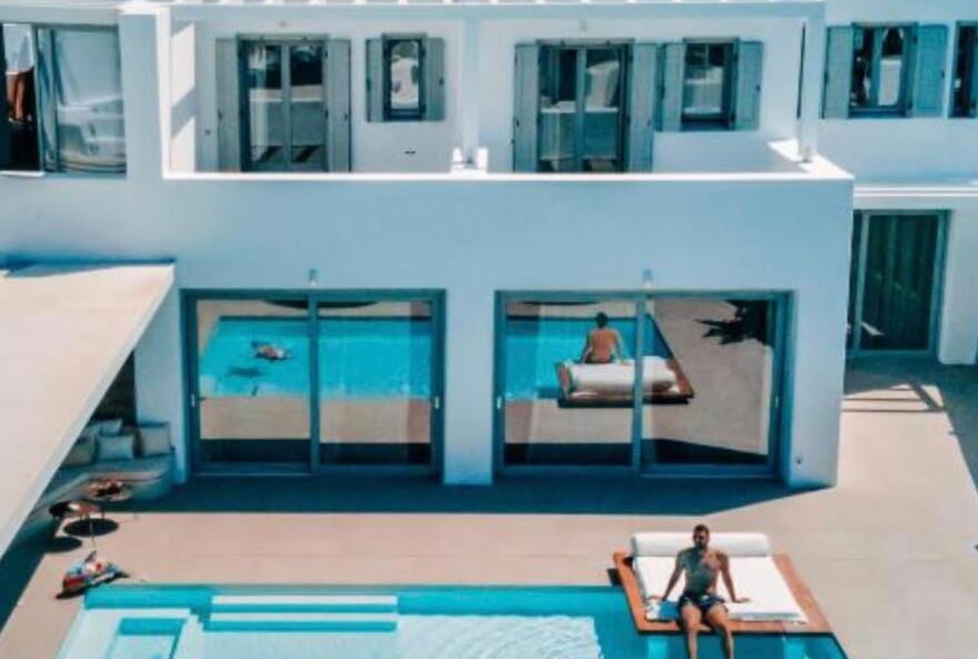 Ληστεία στη Μύκονο: Μεγαλοεργολάβος με δύο πολυτελείς βίλες ο Αλβανός που λήστεψαν ομοεθνείς του