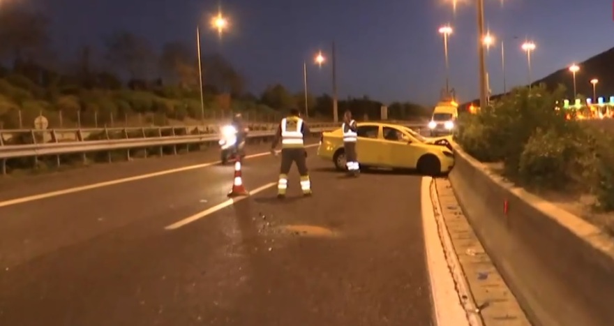 Σοβαρό τροχαίο στον περιφερειακό Υμηττού - Μετωπική σύγκρουση οχημάτων 