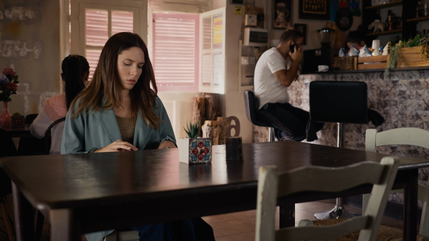 Η γη της ελιάς: Η Βασιλική μαθαίνει για τα μάγια της Αρετής