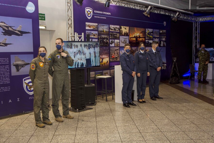 Βίντεο και φωτογραφίες: Στήθηκαν προσομοιωτές πτήσης Rafale, Mirage και F-16 στο Σύνταγμα