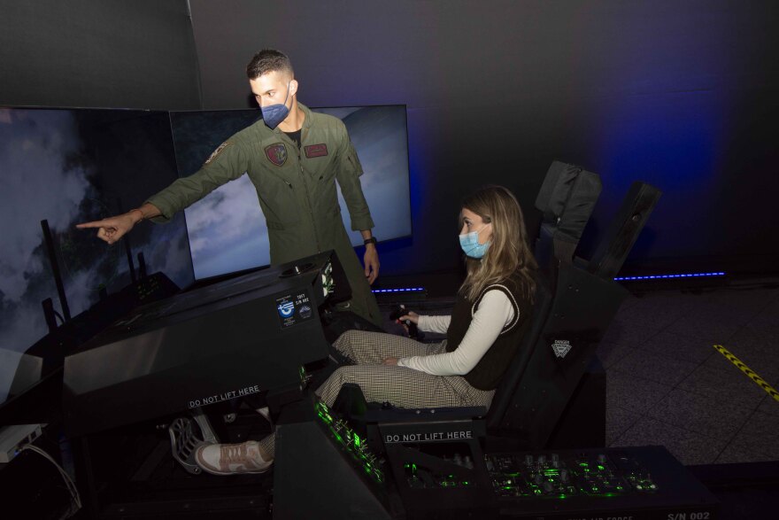 Βίντεο και φωτογραφίες: Στήθηκαν προσομοιωτές πτήσης Rafale, Mirage και F-16 στο Σύνταγμα