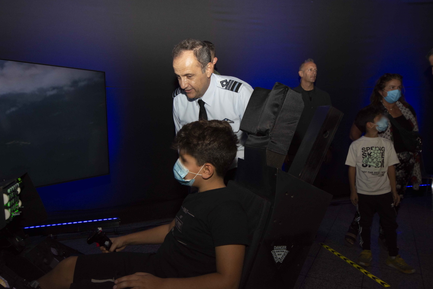 Βίντεο και φωτογραφίες: Στήθηκαν προσομοιωτές πτήσης Rafale, Mirage και F-16 στο Σύνταγμα