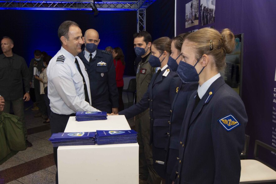 Βίντεο και φωτογραφίες: Στήθηκαν προσομοιωτές πτήσης Rafale, Mirage και F-16 στο Σύνταγμα