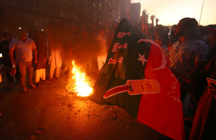 Πακιστάν: Μετά την απόπειρα δολοφονίας του, ο Ίμραν Χαν αναρρώνει στο νοσοκομείο