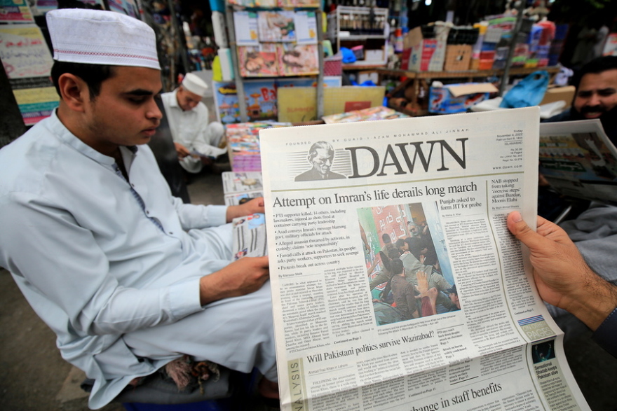 Πακιστάν: Μετά την απόπειρα δολοφονίας του, ο Ίμραν Χαν αναρρώνει στο νοσοκομείο