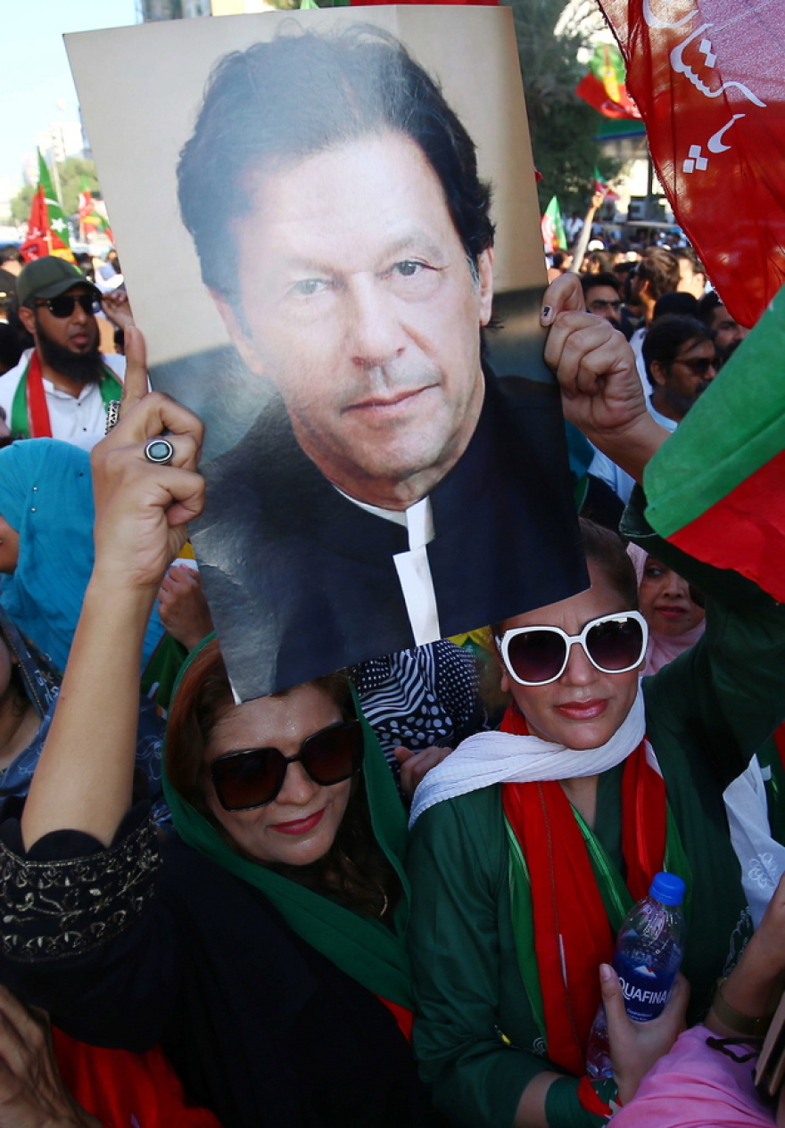 Μεγάλες διαδηλώσεις στο Πακιστάν: Ο Ιμράν Χαν κατηγορεί τον πρωθυπουργό Σαρίφ για την απόπειρα δολοφονίας του