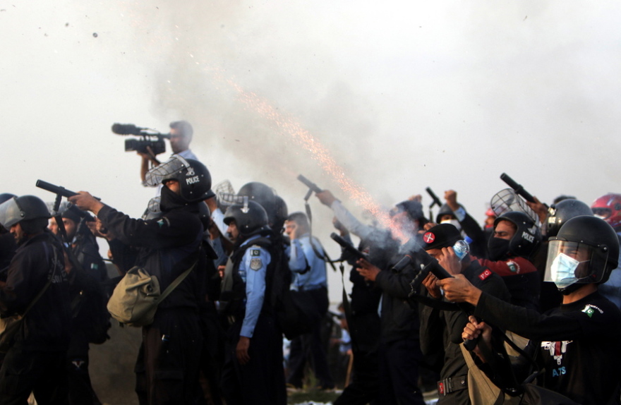 Μεγάλες διαδηλώσεις στο Πακιστάν: Ο Ιμράν Χαν κατηγορεί τον πρωθυπουργό Σαρίφ για την απόπειρα δολοφονίας του