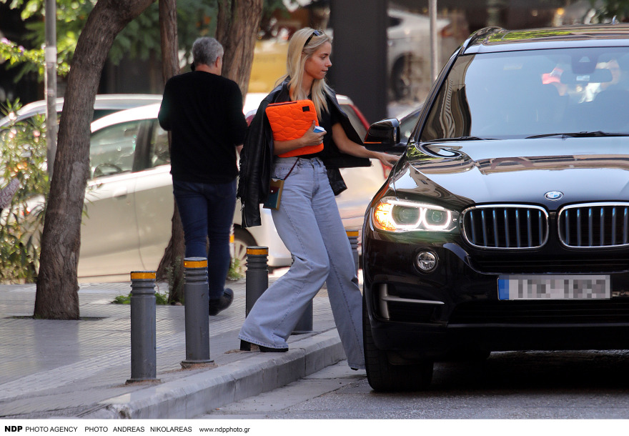 Δούκισσα Νομικού: Στο Κολωνάκι η παρουσιάστρια - Δείτε φωτογραφίες