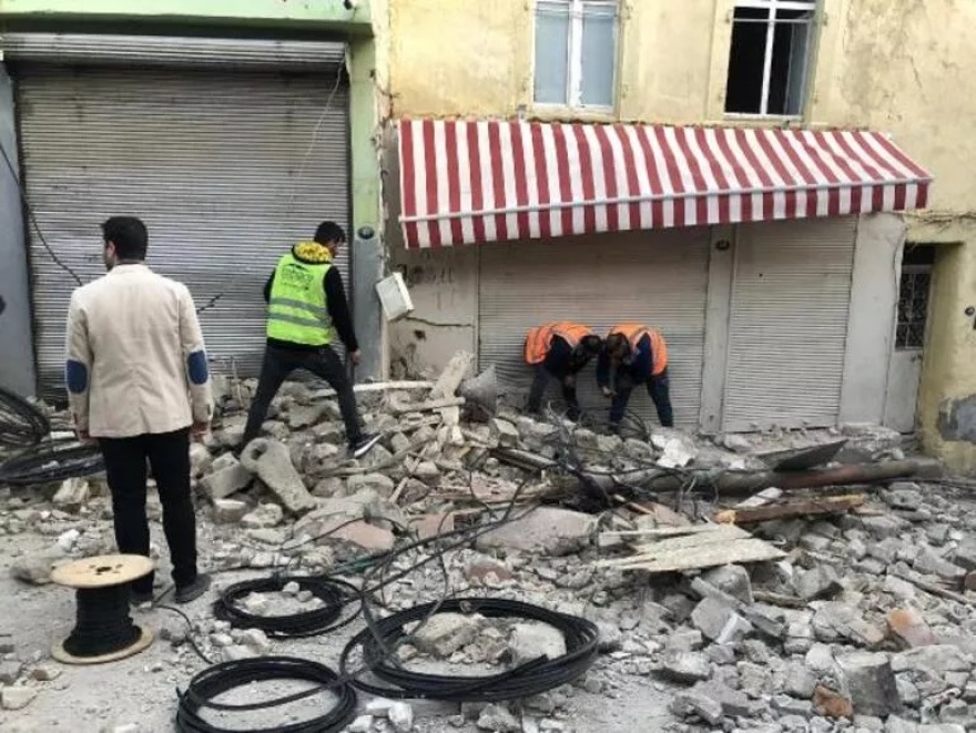 Τουρκία: Τρεις τραυματίες και ζημιές σε δεκάδες κτίρια από τον ισχυρό σεισμό των 4,9 Ρίχτερ στη Σμύρνη