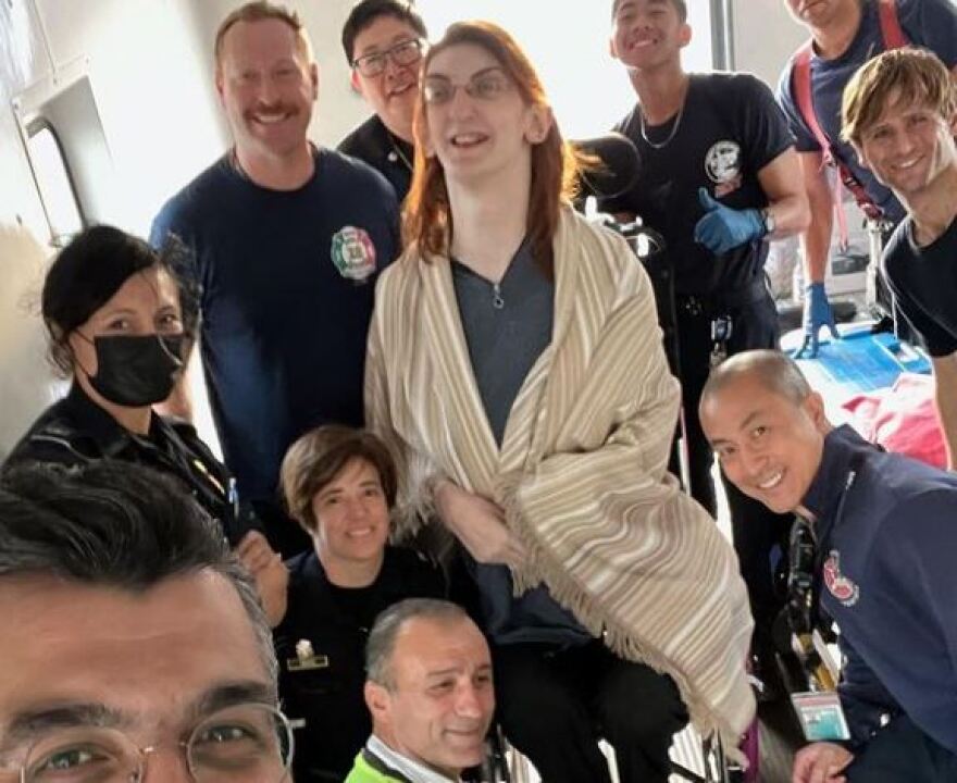 Η πιο ψηλή γυναίκα στον κόσμο ταξίδεψε για πρώτη φορά με αεροπλάνο - Δείτε φωτογραφίες