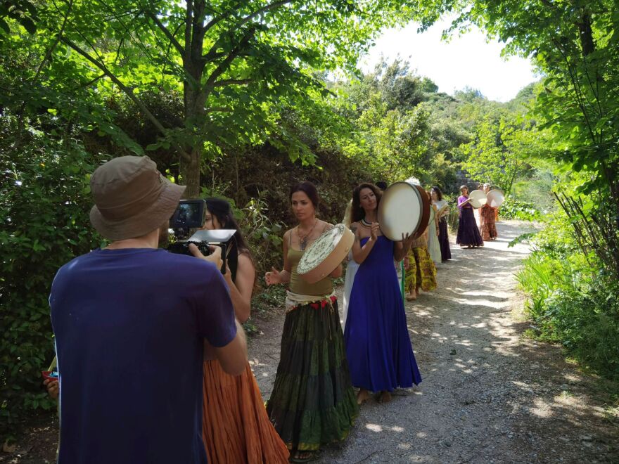 Ρίζες: Το ντοκιμαντέρ αυτό το Σάββατο είναι γένους θηλυκού