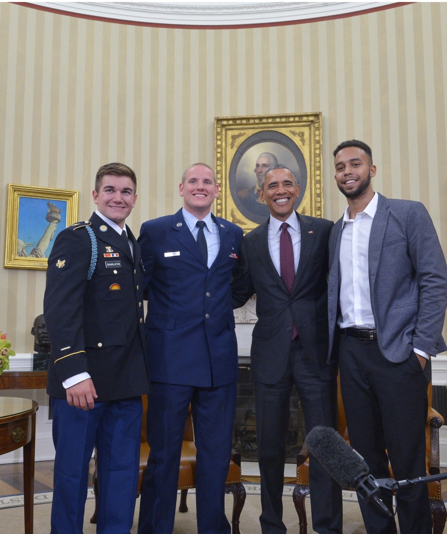 Άλεκ Σκαρλάτος: Υποψήφιος με τους Ρεπουμπλικάνους ο Έλληνας ομογενής που απέτρεψε τρομοκρατική ενέργεια στο Παρίσι