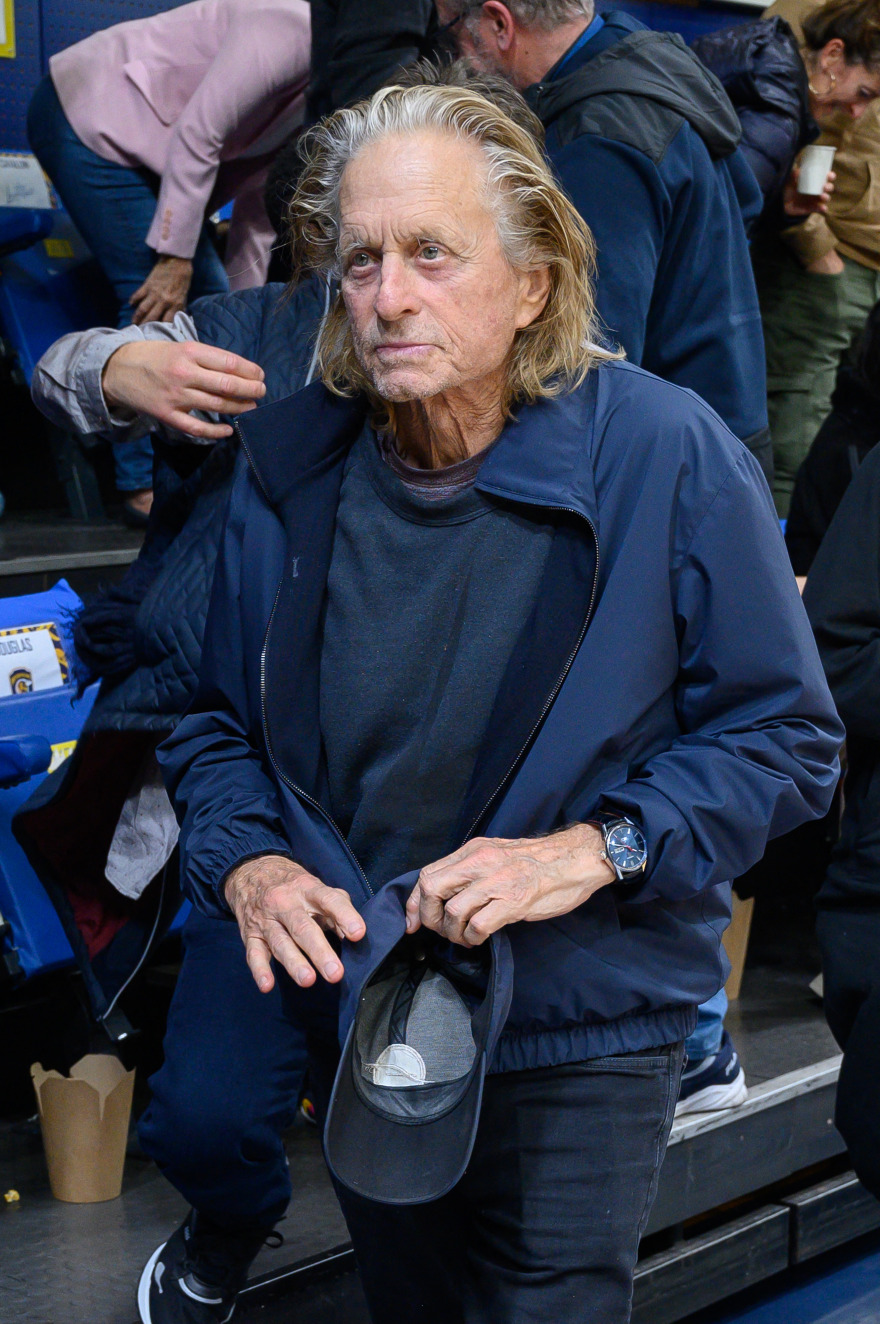  Μάικλ Ντάγκλας:Το νέο λουκ στα μαλλιά του - Δείτε  Φωτογραφίες