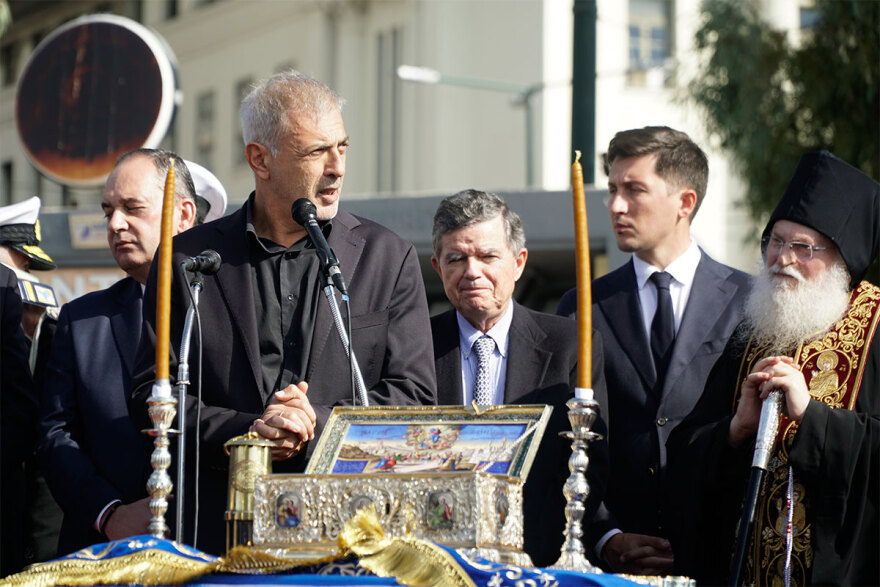 Πειραιάς: Με τιμές αρχηγού κράτους έφτασε η Αγία Ζώνη της Παναγίας από τη Μονή Βατοπαιδίου