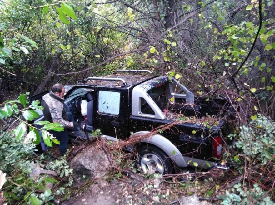 Σάμος: Τροχαίο με αγροτικό που έπεσε από γκρεμό 10 μέτρων - Δείτε φωτογραφίες