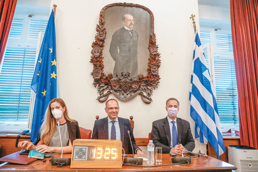 Στον δρόμο προς τις κάλπες: Mάχη διαρκείας με την ακρίβεια