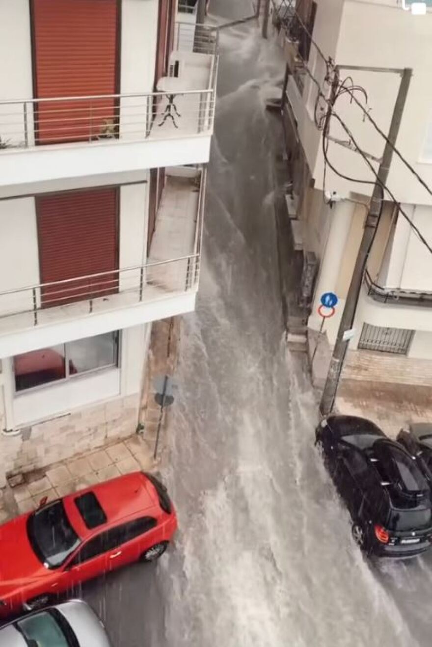 Κακοκαιρία Eva - Πασαλιμάνι: Ποτάμια οι δρόμοι - Δείτε το βίντεο