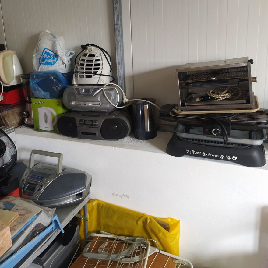 Κεφαλονιά: Συνταξιούχος επισκευάζει μικρές ηλεκτρικές συσκευές και τις χαρίζει σε όποιον τις χρειάζεται