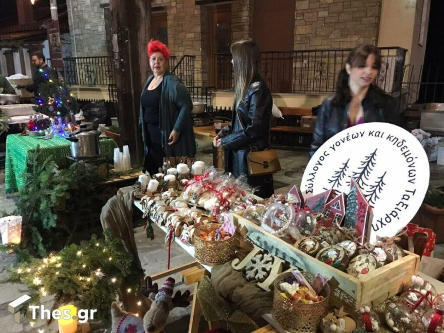 Χαλκιδική: Φωταγωγήθηκε με 85.000 λαμπιόνια το πρώτο χριστουγεννιάτικο δέντρο για φέτος - Δείτε βίντεο