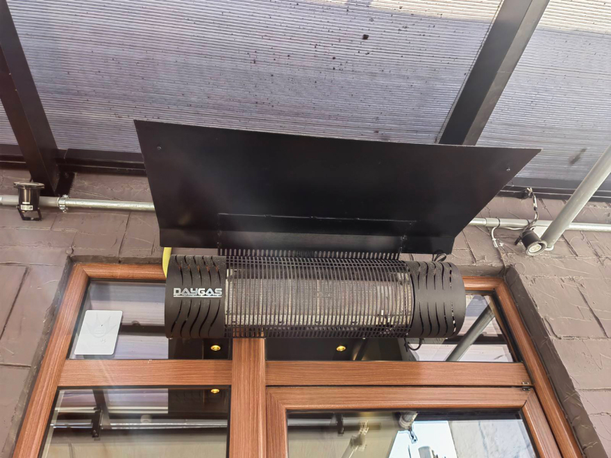 Θεσσαλονίκη: Με... κουβερτάκια αντί για σόμπες η θέρμανση σε πολλά καταστήματα εστίασης