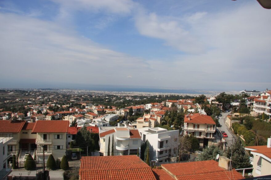 Με απήγαγαν και απειλούσαν να μου κόψουν τα πόδια για 1.000 ευρώ, διηγείται θύμα τοκογλύφων