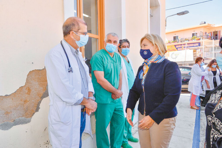 «Εμφύλιος» για τα ιδιωτικά ιατρεία των γιατρών του ΕΣΥ