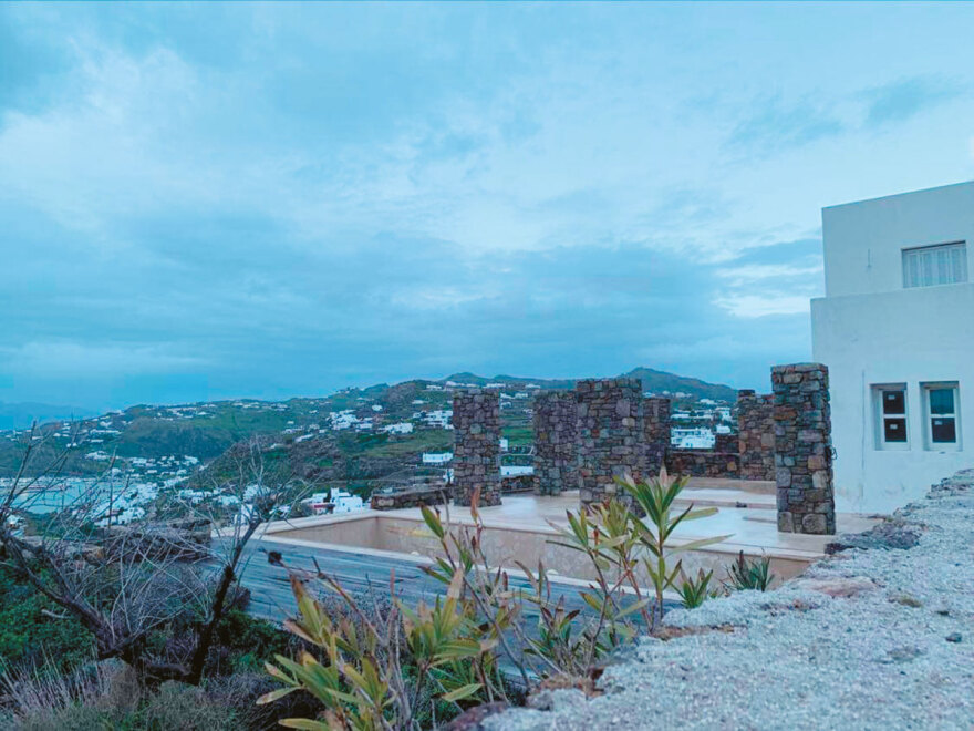 Πλειστηριασμοί: Στο σφυρί 30 «επώνυμα» ακίνητα σε Μύκονο και Αράχωβα