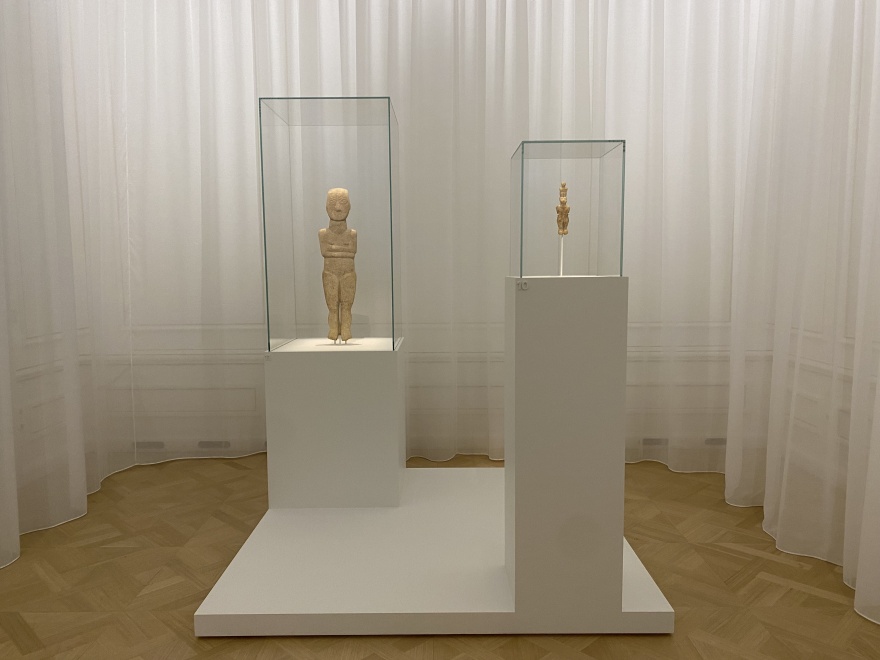 Συλλογή Στερν: Περιήγηση στην έκθεση με τα 15 πρώτα αρχαία κυκλαδικά αντικείμενα που επέστρεψαν στην Ελλάδα