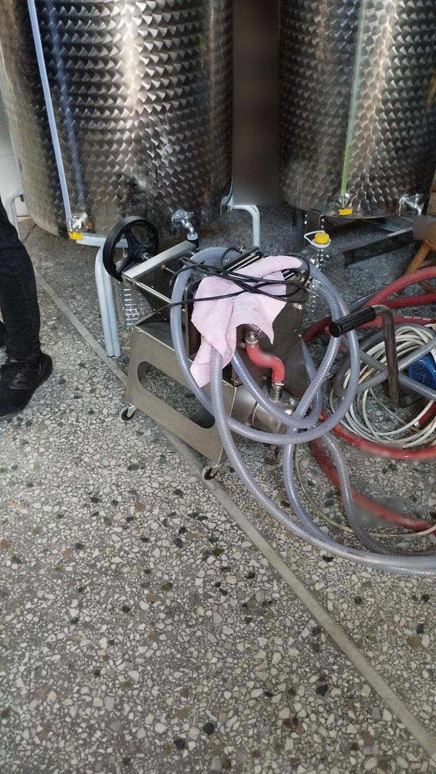 Εξαρθρώθηκε κύκλωμα που εισήγαγε παράνομη αιθυλική αλκοόλη από τη Βουλγαρία - Κατασχέθηκαν 19.200 λίτρα