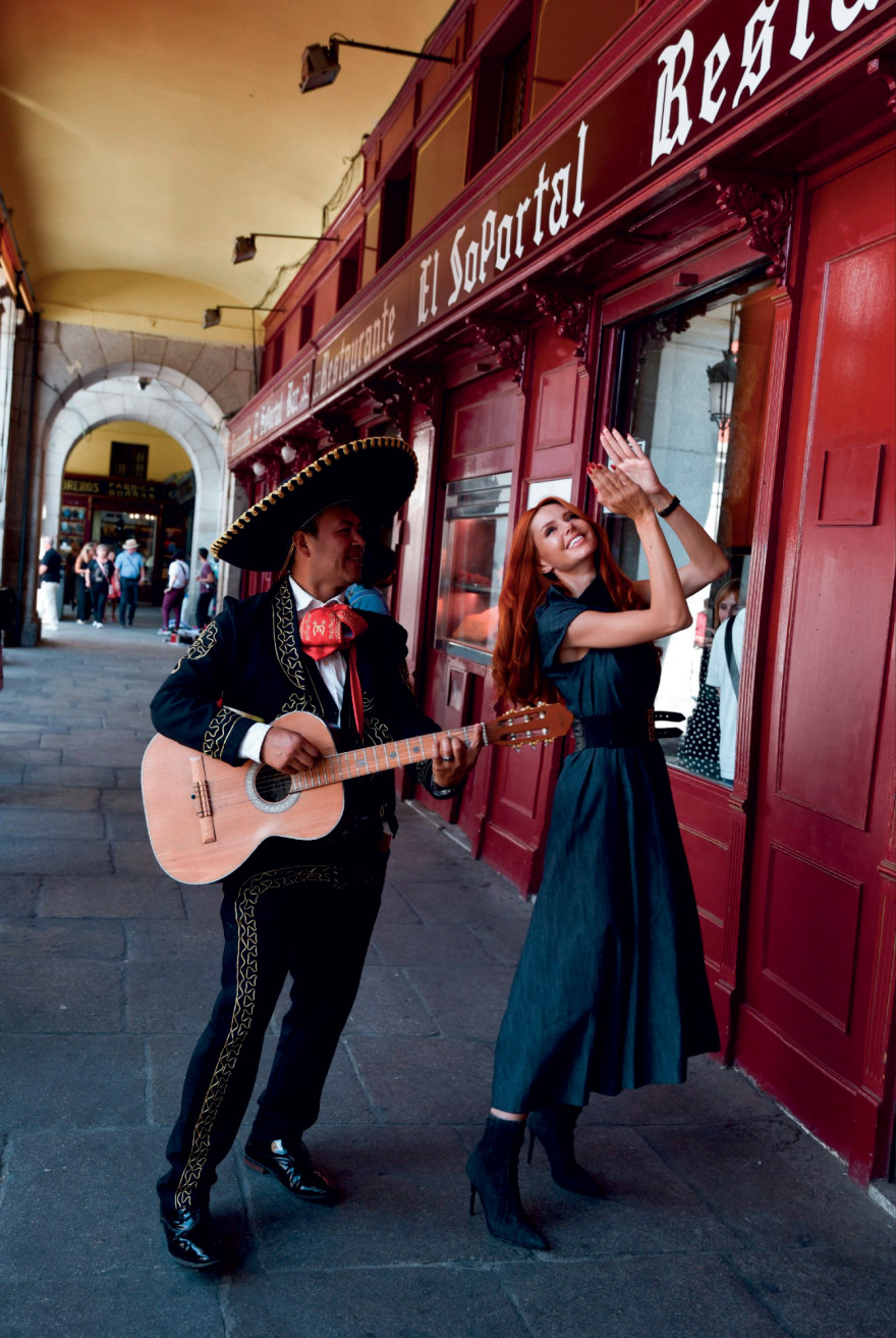 Έβελυν Καζαντζόγλου: Ο γύρος του κόσμου με την top influencer