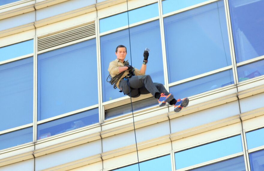 Η μυστική αποστολή του Μπέαρ Γκρίλις στο Έβερεστ για να βρει τον κουνιάδο της Πίπα Μίντλετον 