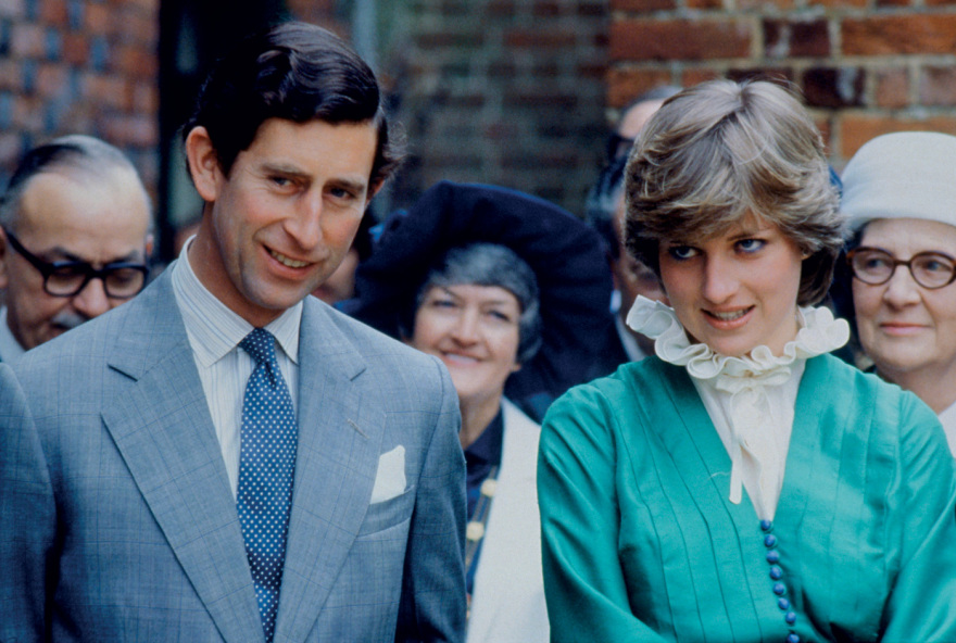 Το Στέμμα: Οι απιστίες, τα σκάνδαλα και το κενό της Ελισάβετ