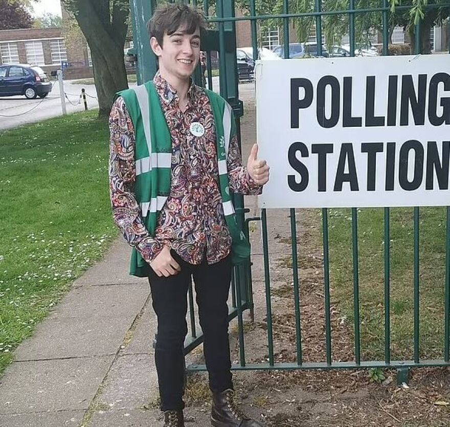 Βρετανία: Απαγόρευσαν στον άνδρα που πέταξε αυγά στον Κάρολο να μεταφέρει... αυγά δημοσίως!