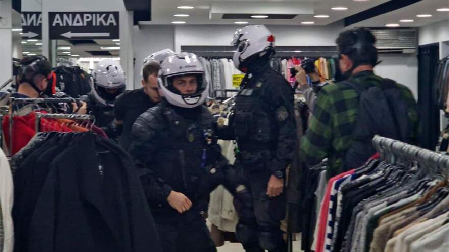 Απεργία: Μολότοφ και χημικά στο κέντρο της Θεσσαλονίκης μετά την πορεία - Τουλάχιστον οκτώ προσαγωγές