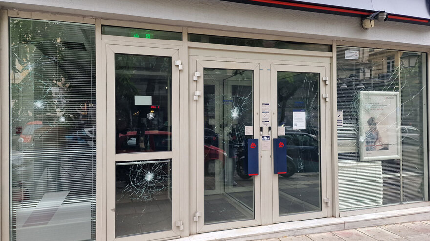 Απεργία: Μολότοφ και χημικά στο κέντρο της Θεσσαλονίκης μετά την πορεία - Τουλάχιστον οκτώ προσαγωγές