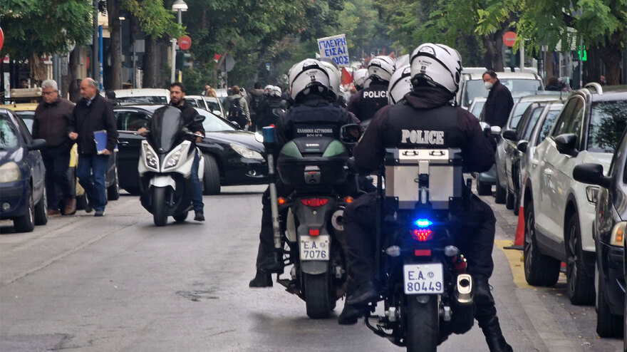 Απεργία: Μολότοφ και χημικά στο κέντρο της Θεσσαλονίκης μετά την πορεία - Τουλάχιστον οκτώ προσαγωγές