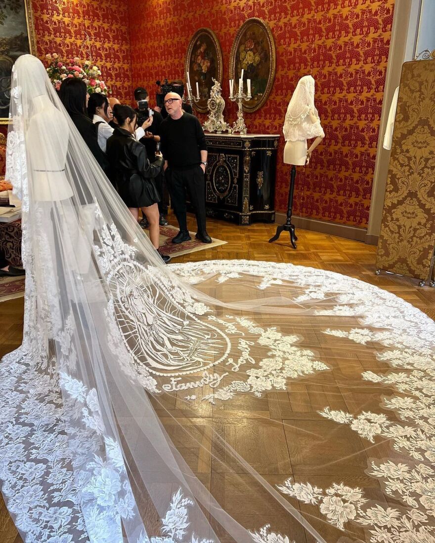 Κόρτνεϊ Καρντάσιαν: Δημοσίευσε φωτογραφίες από την πρόβα νυφικού που έκανε στην Ιταλία