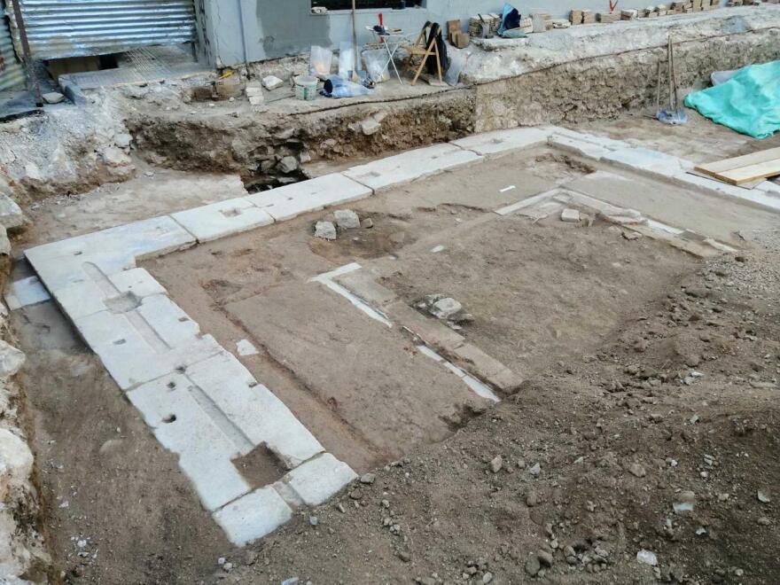 Πλατεία Θεάτρου: Βρέθηκαν αρχαία κατά τις εργασίες για την ανάπλασή της 