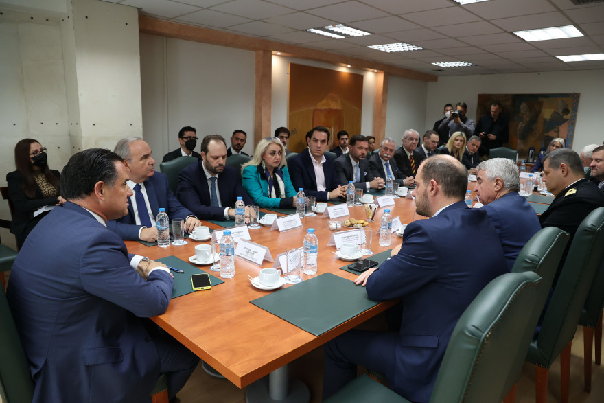 «Έπεσαν» οι υπογραφές για τα Ναυπηγεία Ελευσίνας - Τι προβλέπει η συμφωνία εξυγίανσης