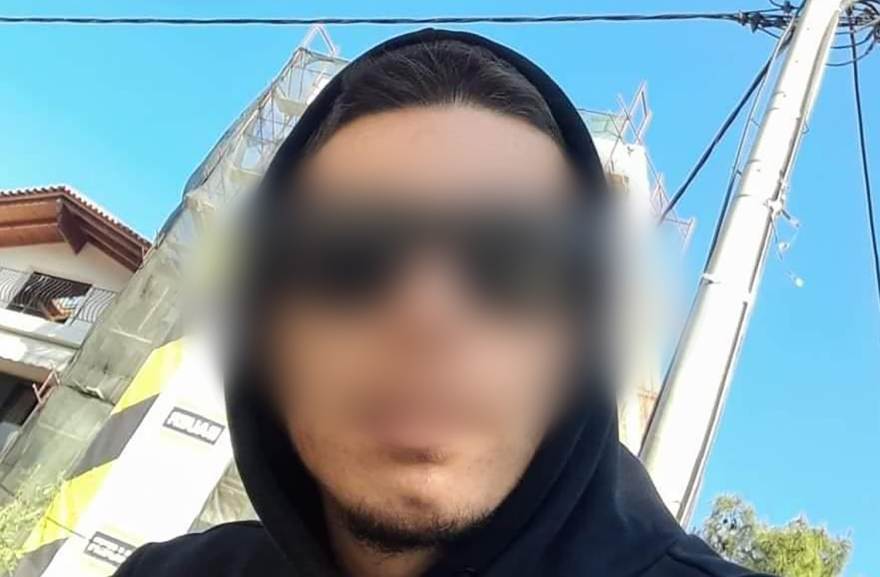 Κηφισιά: Μέλη «σκληρής» συμμορίας οι ανήλικοι που έσπειραν τον τρόμο - Ποζάρουν με σιδερογροθιές και αλυσίδες