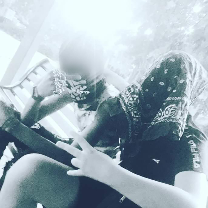 Κηφισιά: Μέλη «σκληρής» συμμορίας οι ανήλικοι που έσπειραν τον τρόμο - Ποζάρουν με σιδερογροθιές και αλυσίδες