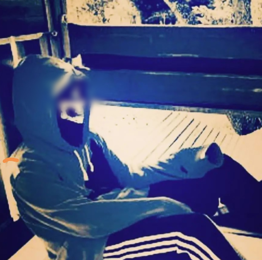 Κηφισιά: Μέλη «σκληρής» συμμορίας οι ανήλικοι που έσπειραν τον τρόμο - Ποζάρουν με σιδερογροθιές και αλυσίδες