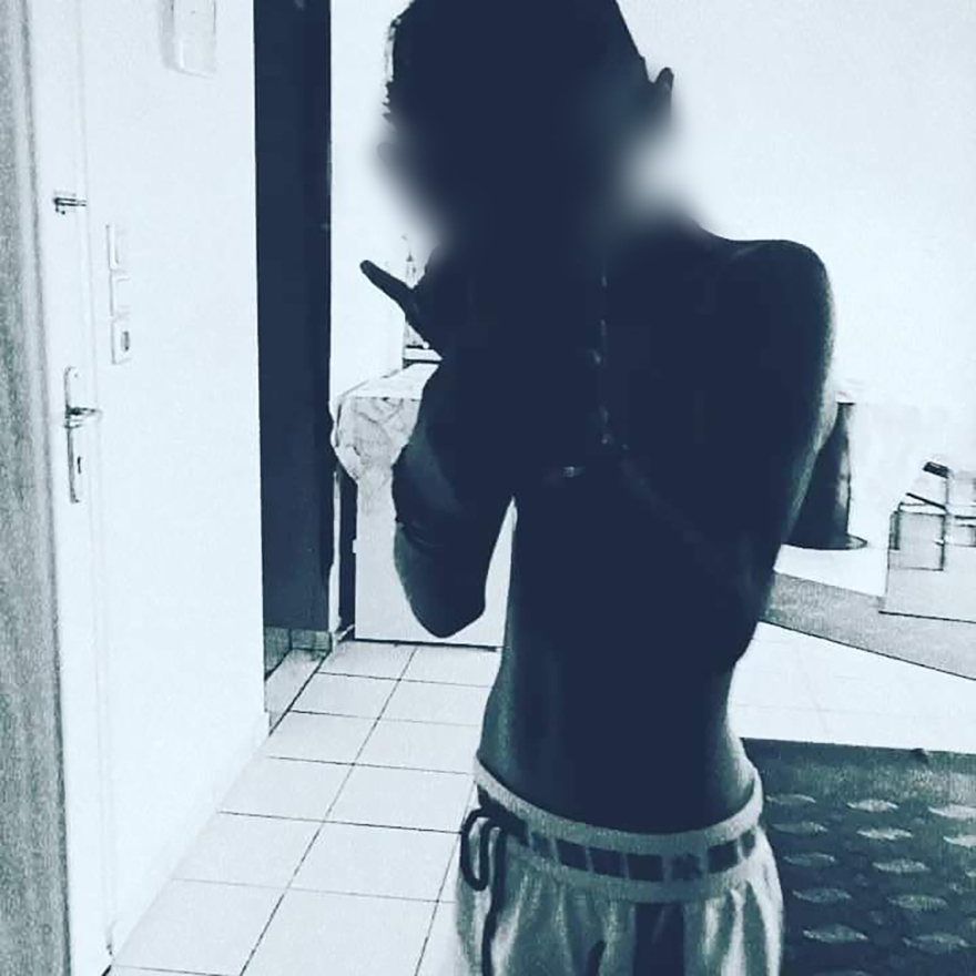 Κηφισιά: Μέλη «σκληρής» συμμορίας οι ανήλικοι που έσπειραν τον τρόμο - Ποζάρουν με σιδερογροθιές και αλυσίδες