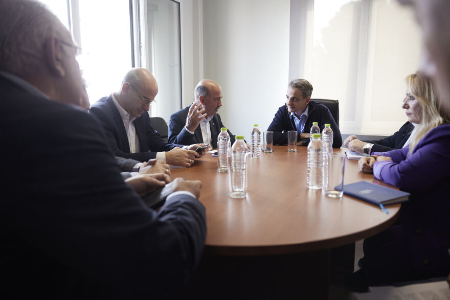 Μητσοτάκης: «Θα στηρίξουμε αγρότες, κτηνοτρόφους» - Τα έργα που ανακοίνωσε από την περιοδεία στην Πιερία