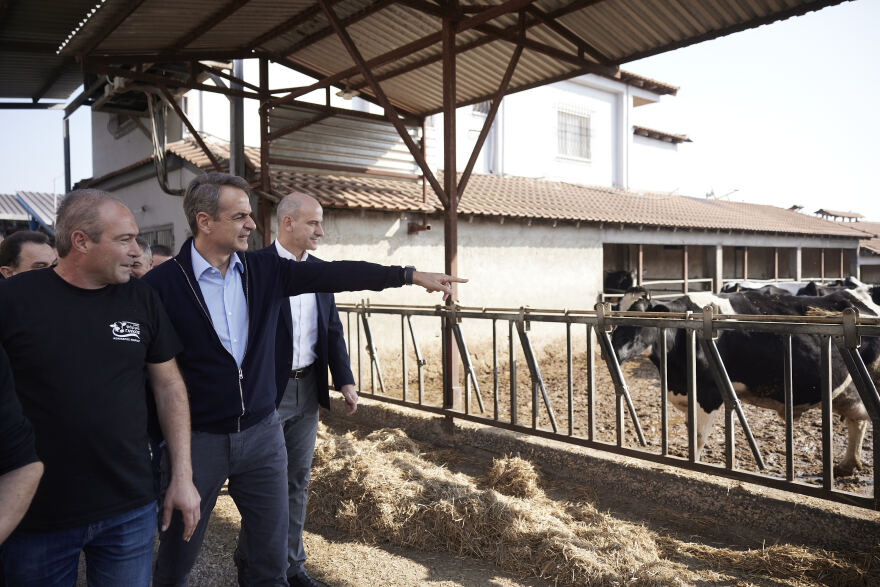 Μητσοτάκης: «Θα στηρίξουμε αγρότες, κτηνοτρόφους» - Τα έργα που ανακοίνωσε από την περιοδεία στην Πιερία